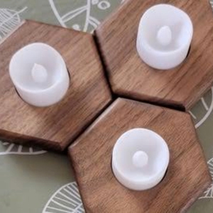 Portavelas FacetGlow moderno hecho a mano de madera de varias formas para decoración del hogar regalos de navidad incluye pilares Tealights - Product Image 1