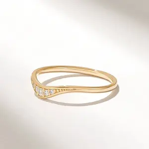 购买新的条件5石材实验室生长的钻石弯曲雪佛龙和皇冠堆叠结婚戒指带出售