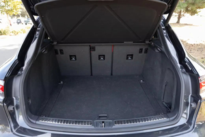 SUV M.a.c.an Premium Package Plus 2022, poco uso, bajo kilometraje, sin problemas mecánicos, listo para conducir - Product Image 5