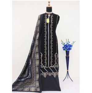 Les femmes de qualité supérieure portent un costume pakistanais de couleur noire avec des travaux de broderie avec des Dupatta assortis à des prix abordables - Product Image 6