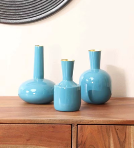Florero de Metal Moderno Hecho a Mano por Expertos Nórdicos, Florero de Hierro Más Vendido con Impresión de Esmalte Azul Impactante para Decoración del Hogar y Bodas - Product Image 1