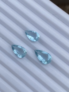 AAA Grade 3 pièces 8.78 carat poire forme aigue-marine bleu ciel et blanc changement de couleur pour la fabrication de bijoux de qualité - Product Image 4