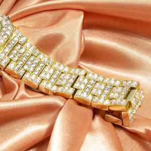 The Hand-Studded <b>Diamonds</b> Dial 5mm Glass Premium & Luxurious Stainless Steel Quartz Unisex <b>Watch</b> - Product Image 2