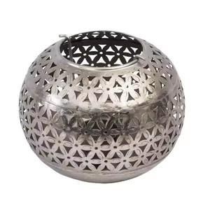 Forme ronde couleur argent chaud maison décorative métal Unique porte-bougie votive fait à la main personnalisé en vrac - Product Image 1
