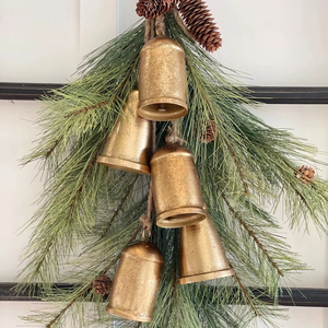 Decoración navideña Adorno de campana colgante de metal para árbol de Navidad Estilo Vintage para decoración de hogar y fiesta - Product Image 1