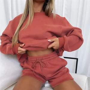 Conjunto de Sudadera con Capucha y Pantalones Cortos de Algodón para Mujer |   Conjunto de Invierno de Estilo Urbano Extragrande, Comodidad de Forro Polar Suave, Tela Transpirable, Tendencia - Product Image 2