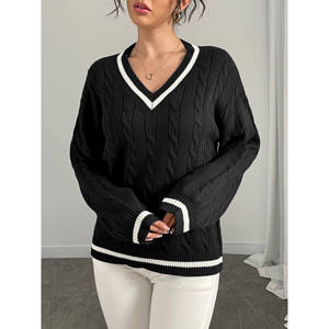 Pull en tricot torsadé à col en V noir pour femmes - Product Image 4