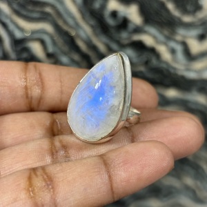 Bagues en pierre de lune arc-en-ciel plaquées argent, pierres précieuses en pierre de lune en vrac, bagues de créateur, vente en gros, cadeaux de mariage, anniversaires - Product Image 4