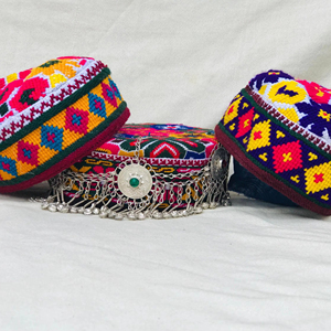 Gorro Tradicional Vintage Afgano para Mujer, Hecho a Mano, Étnico, Pashtun, Bordado con Flores, Tela, Tocado para Damas, Moda - Product Image 1