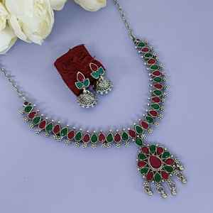 Fabrication indienne bijoux oxydé fausse perle florale cristal tour de cou mariée traditionnelle balancent boucle d'oreille pour les femmes, multicolore - Product Image 2