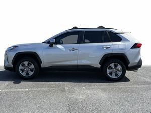 รถยนต์มือสองสภาพดี ปี 2022 RAV4 XLE FWD SUV เครื่องยนต์ 2.5 ลิตร เกียร์อัตโนมัติ 14 สปีด พร้อมขาย - Product Image 4
