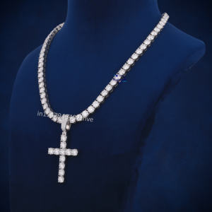 Collier pendentif croix ronde en argent sterling 925 avec diamants de laboratoire et jumelé à une chaîne de tennis éblouissante - Product Image 3