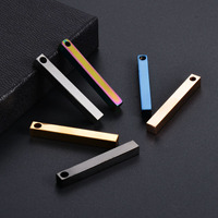 Pendentif rectangulaire solide en acier inoxydable métallique multicolore de 40 x 5 mm avec trou pour la mise en fil, ornement en barre d'acier