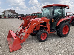 Tracteur compact Kubota BX23S 4x4 avec chargeur, pelle rétrocaveuse et tondeuse de 60 pouces, seulement 143 heures de fonctionnement, à vendre, moteur diesel haute performance - Product Image 3