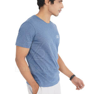 Camiseta Lisa ajustada para hombre, Camiseta lisa de estilo básico para hombre con cuello redondo y dobladillo de doble costura - Product Image 3