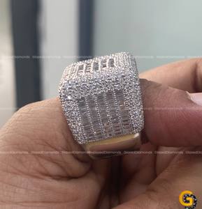 Bague de mariage Hip Hop avec diamants de laboratoire en or blanc 10 carats Design éblouissant pour des bijoux élégants - Product Image 3