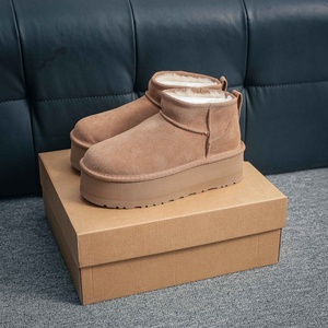 Bottes d'hiver imperméables classiques pour femmes, design élégant, doublure en peau de mouton, semelle en caoutchouc confortable, bottes plates pour la neige - Product Image 4