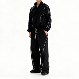 ชุดวอร์มผู้ชายแบบมีซิป ผ้าไนลอนผสมคอตตอน สไตล์ลำลอง สีดำ สำหรับฤดูหนาว  แบบขาบาน  พร้อมโลโก้ OEM ตามสั่ง  สะท้อนแสง  กันลม - Product Image 1