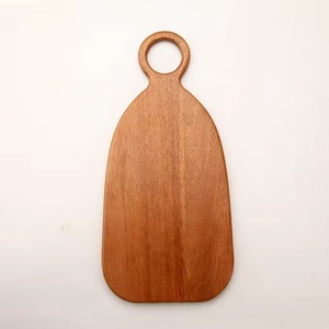 Tabla de cortar de madera de alta calidad, forma personalizada, madera maciza resistente, superficie amigable para verduras, carne y cocina diaria. - Product Image 4