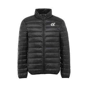 Chaqueta Acolchada de Invierno para Hombre, Talla Grande, Estilo Urbano, con Cuello Alto, Logotipo Frontal, Ecológica y Transpirable, Hecha en Pakistán - Product Image 1
