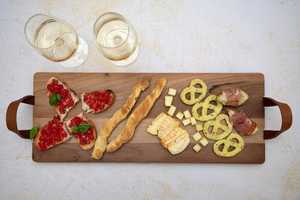 Élégante planche à découper en bois planche à fromage avec couteau en acier inoxydable un ensemble de divertissement élégant - Product Image 3