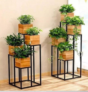 Elegante expositor de tres niveles estilo jaula para pájaros en dorado con niveles de mármol. Muebles elegantes disponibles a precios de mayoreo. - Product Image 6