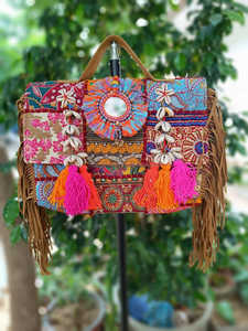 Bolso Bandolera Étnico Banjara con Bordado y Parches para Mujer, Bolso de Mano Hecho a Mano de Origen Indio, 10x7 Pulgadas, para Fiestas y Bodas - Product Image 3