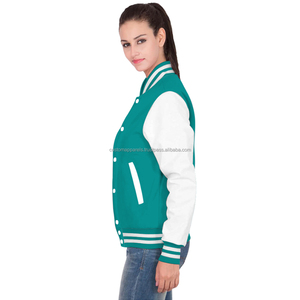 Veste varsity en molleton de coton personnalisée avec patchs pour femmes, veste de streetwear premium durable, style letterman - Product Image 2