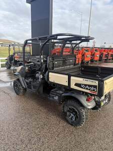 Véhicule utilitaire Kubota ATV-X 4x4 avec benne de chargement et quatre sièges, moteur 4 temps essence/diesel, certifié EPA pour utilisation en extérieur - Product Image 3