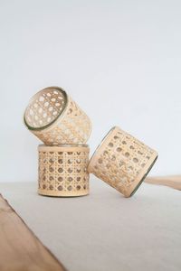 Support d'affichage élégant de pot de jardinière en rotin et en fer pour la maison, l'intérieur et l'extérieur. - Product Image 3