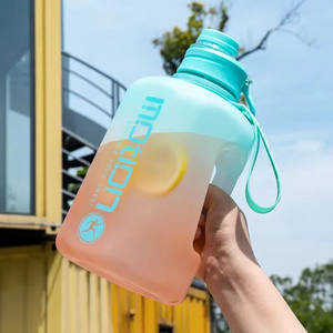 Botella de Agua Deportiva de Gran Capacidad de 2 Litros con Escala Graduada, Jarra de Agua para Fitness con Pajita - Product Image 2