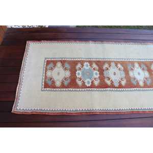 Tapis turc vintage 2,8x9,8 pieds, tapis oriental blanc et bleu - Product Image 4