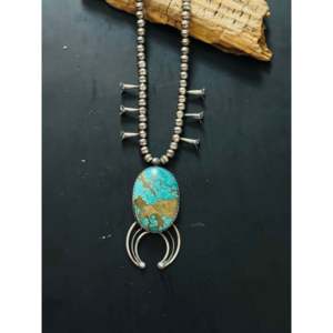 Collar de Plata de Ley y Turquesa Pilot Mountain con Diseño de Flor de Calabaza, Joyería Coleccionable de Origen Navajo - Product Image 1