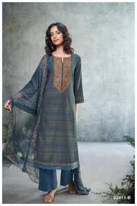 Premium tejido sólido bordado Salwar Kameez catálogo completo disponible a precio mayorista ideal para ropa de fiesta - Product Image 2