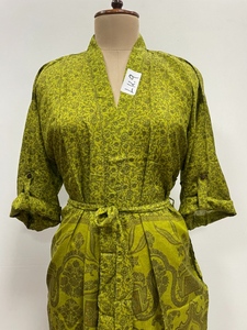 Kimono de Seda Estilo Sari, Cuello en V, Cierre con Cordón, Manga Larga, Vestido Largo Indio, Ideal para Damas de Honor o como Bata de Ducha - Product Image 5