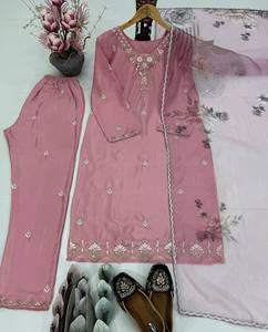 Conjunto de Kurta para Mujer, Diseño de Diseñador, Crepé Natural Pesado con Bordado de Lentejuelas, Corte Regular, Dupatta Elegante Reversible, Casual para Todas las Temporadas - Product Image 4