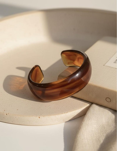 Bracelets en résine de luxe écologiques faits à la main, bijoux de créateur pour femmes, finition lisse, polissage élevé, mariage, fête - Product Image 6