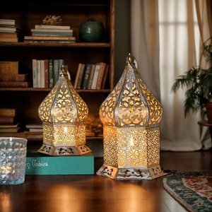 Farol de Vela de Metal Plateado Estilo Marroquí con Patrón Intrincado, Brillo Cálido, Construcción Duradera para Decoración Festiva del Hogar - Product Image 3