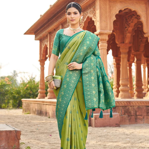 Blouse en soie Banarasi de créateur Beau tissage Zari Doux et élégant pour mariage et fête Vêtements indiens et pakistanais - Product Image 1