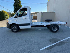 Usado 2023 Mer-ced-es-Be-nz Spri-nter 35-00XD - Product Image 2