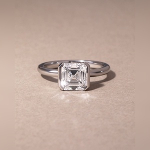 แหวนเพชรทรง Asscher ตัวเรือนเงินสเตอร์ลิง ชุบทอง ขอบเพชรแบบ Bezel สำหรับงานหมั้นและงานแต่งงาน - Product Image 1
