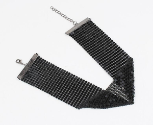 Ensemble collier et boucles d'oreilles audacieux H2 Jewelry C0003 avec paillettes plaquées or - Bijoux pour mariage, fiançailles, anniversaire et cadeau - Product Image 3