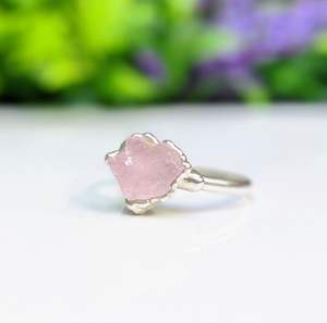 Bague originale en quartz plaqué or brut bijoux galvanisés avec pierres précieuses bague minimaliste en quartz rose naturel brut bague galvanisée - Product Image 6