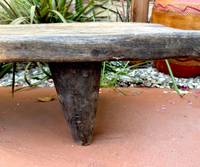 Table basse originale en bois de manguier de qualité supérieure fabriquée à la main Naga meubles de maison rustiques avec finition naturelle charme intemporel artisanat en métal