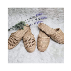 Nouvelle vente-pantoufles de jonc de mer écologique fabriqué au Vietnam de haute qualité et prix bon marché pantoufle de jacinthe d'eau - Product Image 4