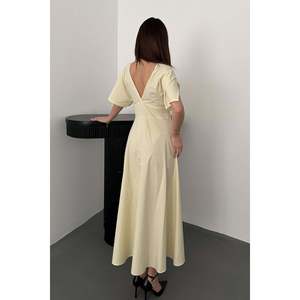 เดรสผ้าป๊อปลินสีเหลืองติดกระดุมยาวปานกลาง - สีเหลือง - Product Image 5