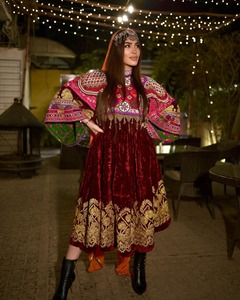 Elegante Atuendo Cultural Afgano Vintage para Mujer, Hecho a Mano, Adornado con Bordado de Hilo Exquisito, Tela de Chifón, Manga Larga - Product Image 1