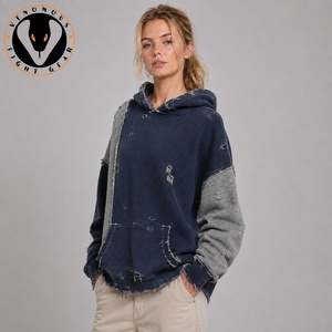 Sweat à capuche premium pour femme, effet usé, coupe décontractée, finition effilochée et tissu doux, idéal pour le streetwear et le style de vie modernes. - Product Image 4