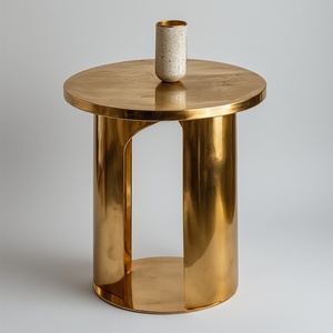 Table d'appoint en métal de style postmoderne de luxe avec finition en PVD doré sur mesure, idéale pour la décoration de la maison, avec fonction de miroir. - Product Image 3