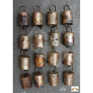 Lot en gros de clochettes en fer recyclé de 2,5 pouces de hauteur, finition antique rustique, son fort, autres articles d'artisanat - Product Image 5